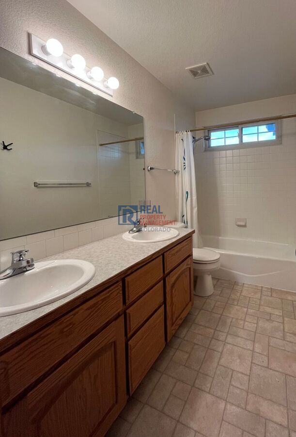 Building Photo - 2511 Glendale Ct