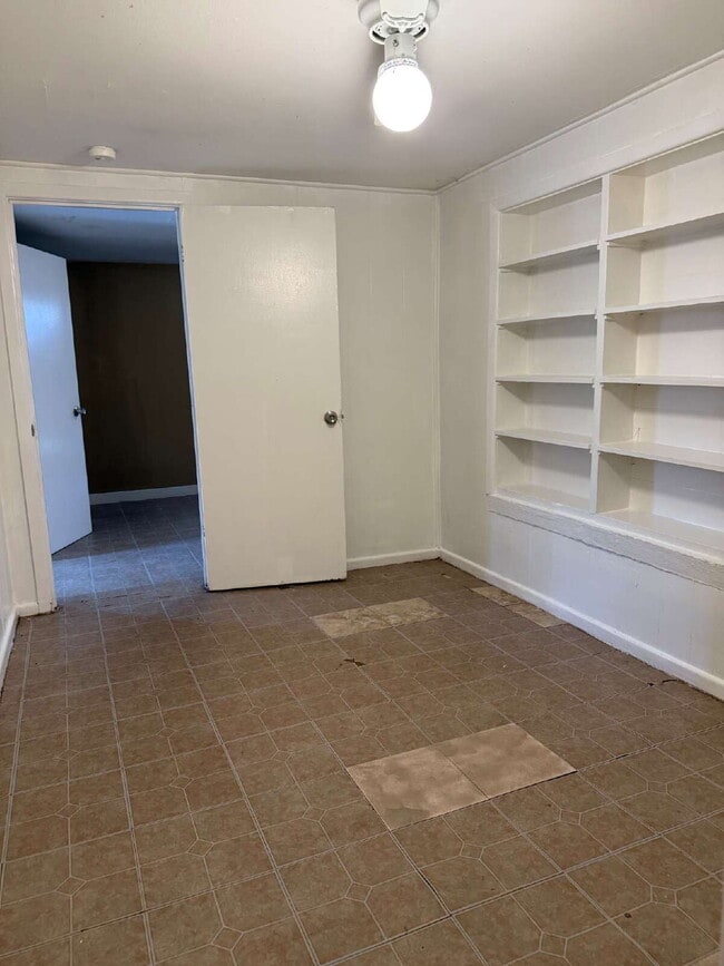 Building Photo - One Bedroom Apartment Close to 410 & 87