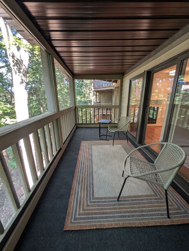 Building Photo - 9588 S Lake Ridge Dr