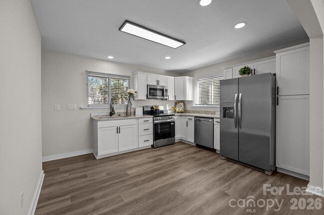 Building Photo - 801 Davenport St