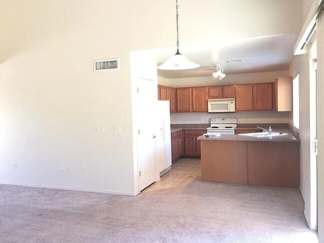 Building Photo - HOUSE FOR RENT