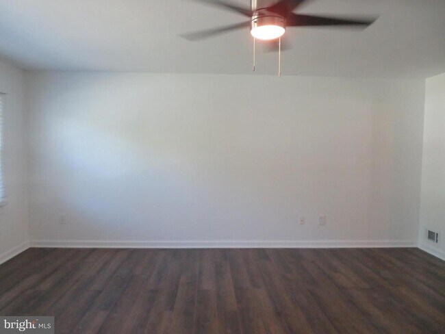 Building Photo - 7895 Pavilion Dr