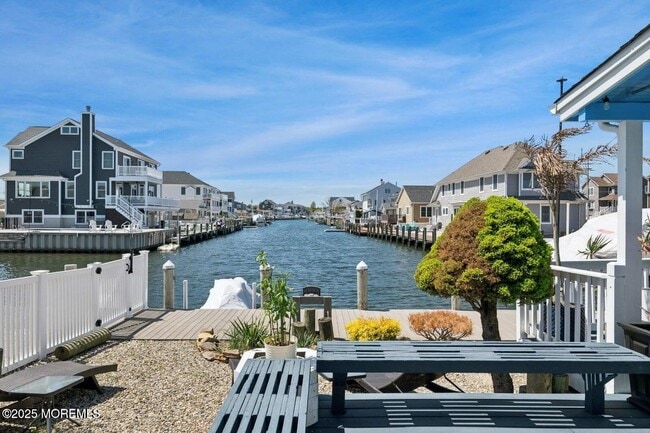 Building Photo - 385 Aldo Dr