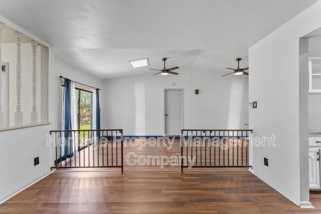 Building Photo - 2526 Town Briar St