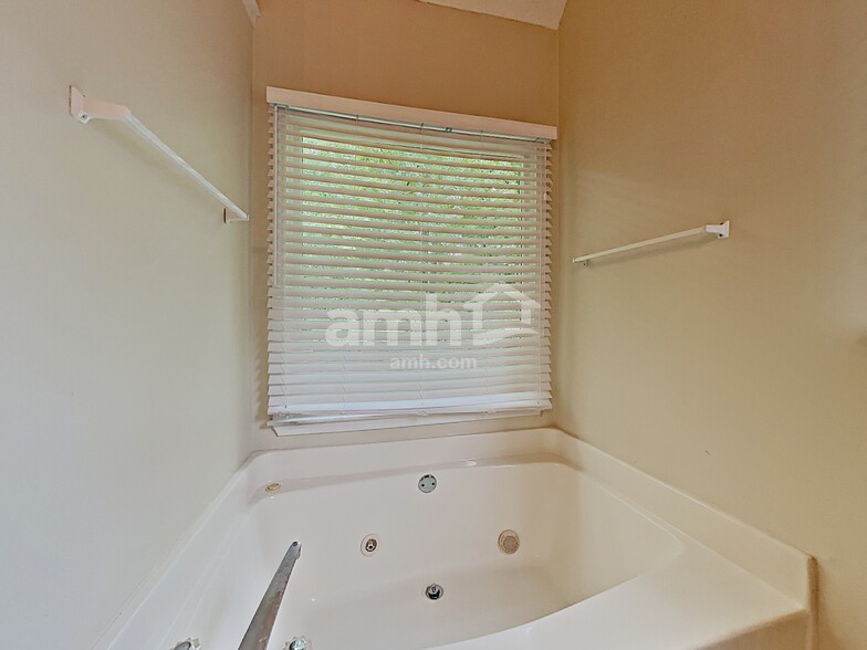 Building Photo - 4759 Julian Way