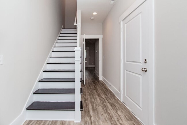 Building Photo - SUMMERWALK