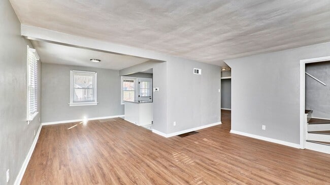 Building Photo - 8601 Belhaven Dr