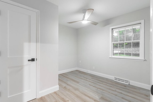 Building Photo - 9919 brookside