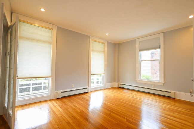 Building Photo - 50 Maple St