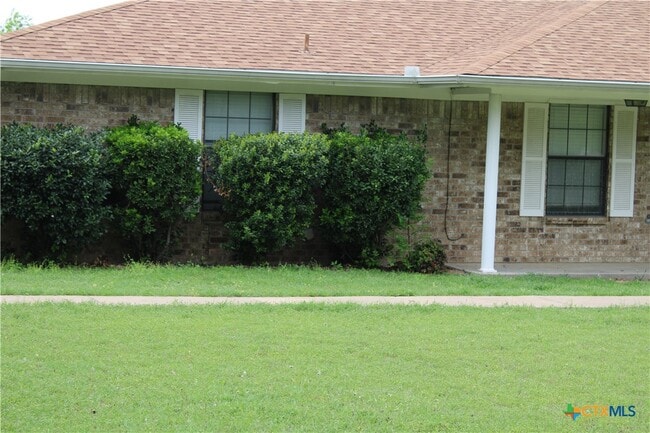 Building Photo - 2226 University Dr