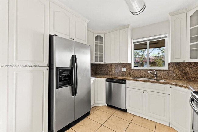 Building Photo - 2323 Van Buren St