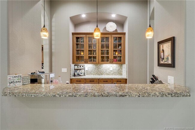 Building Photo - 5628 SW Gray Fox Dr