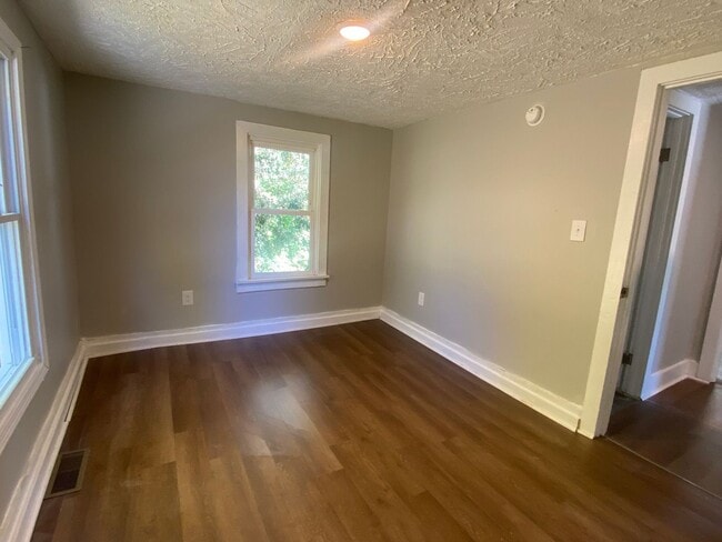 Building Photo - 2 Bedroom 1 Bath Home in Greeneville, TN