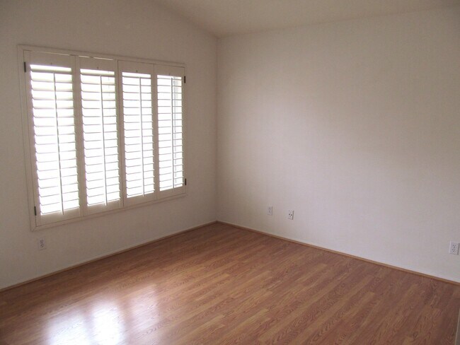 Building Photo - Andria of UTC Townhome with Attached Garag...