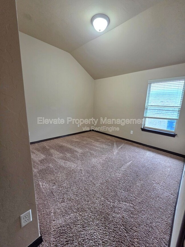 Building Photo - 2301 Starwood Wy