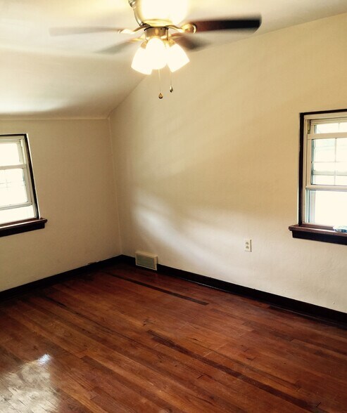 Building Photo - 263 East Fairmont Avenue