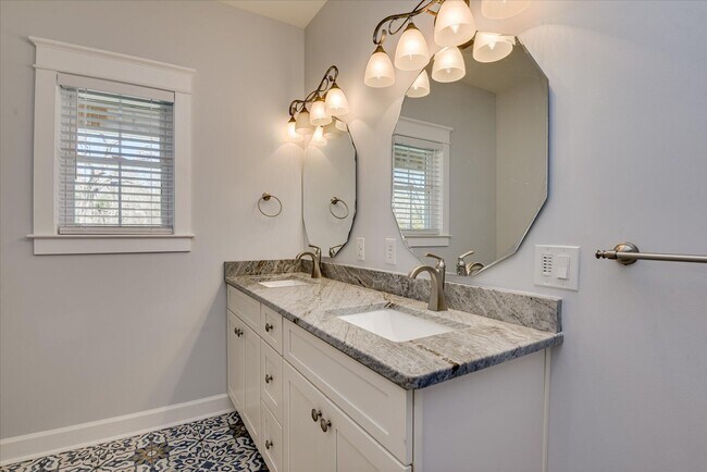 Building Photo - 400 Rish Store Rd