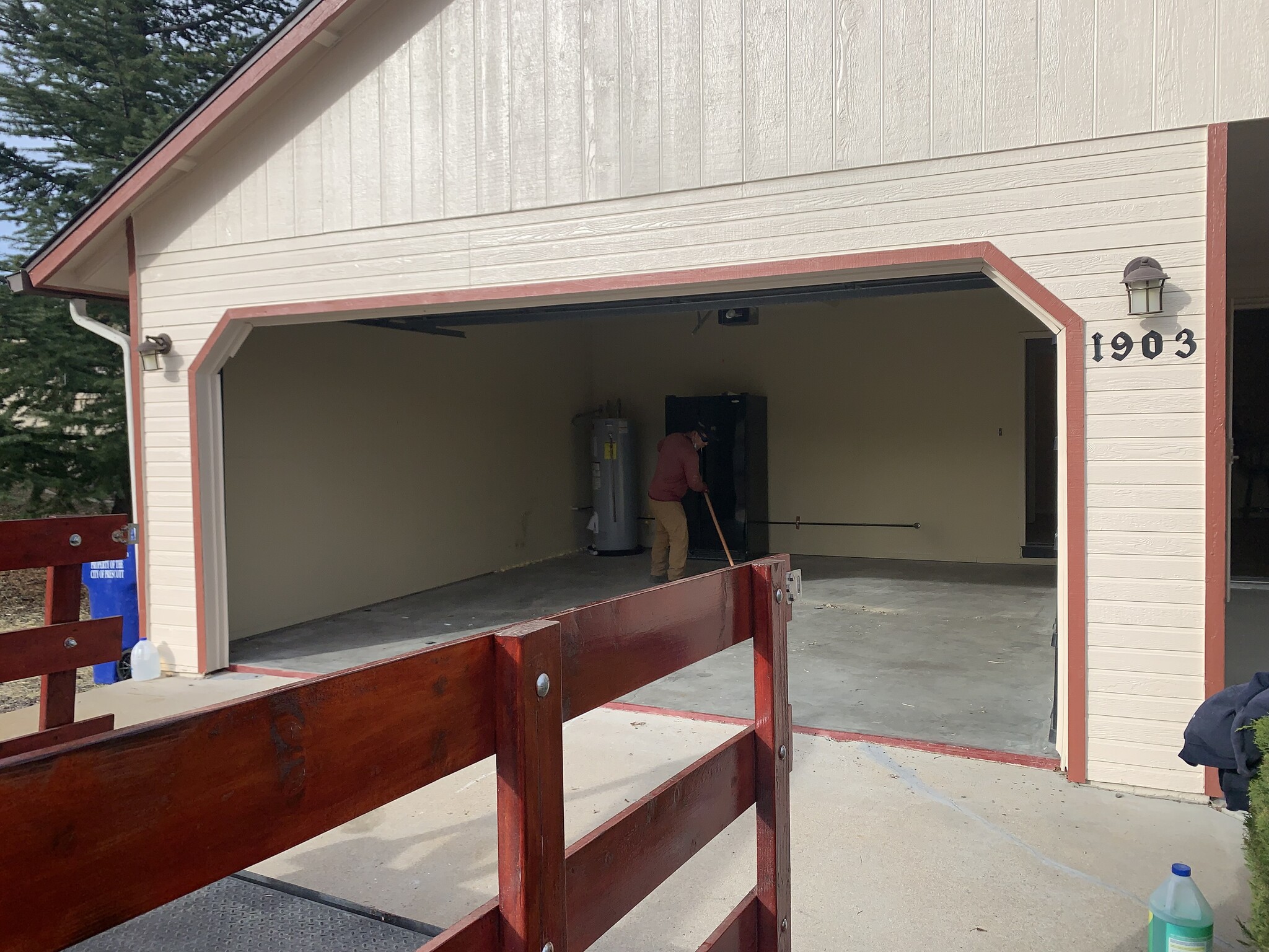 Building Photo - 1903 Cedarwood Dr
