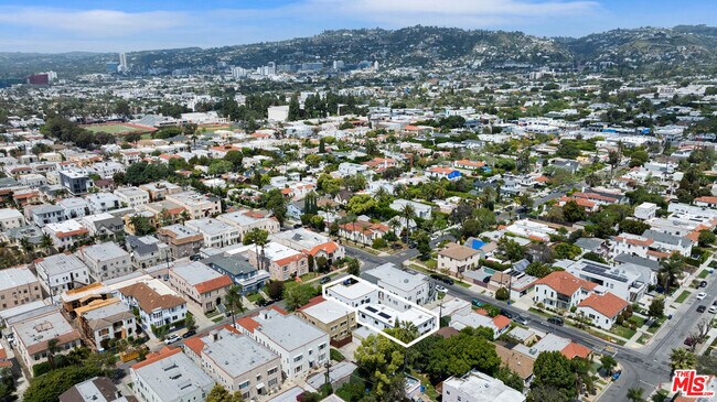 Building Photo - 458 N Sierra Bonita Ave