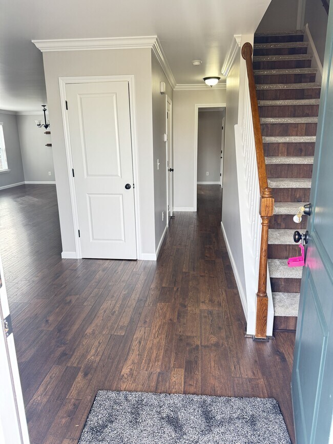 Building Photo - 617 Rockland Dr