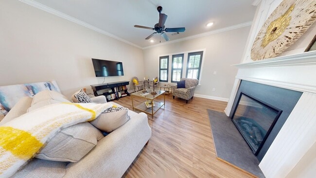 Building Photo - Like New Colonial Style Townhome close to Downtown Opelika