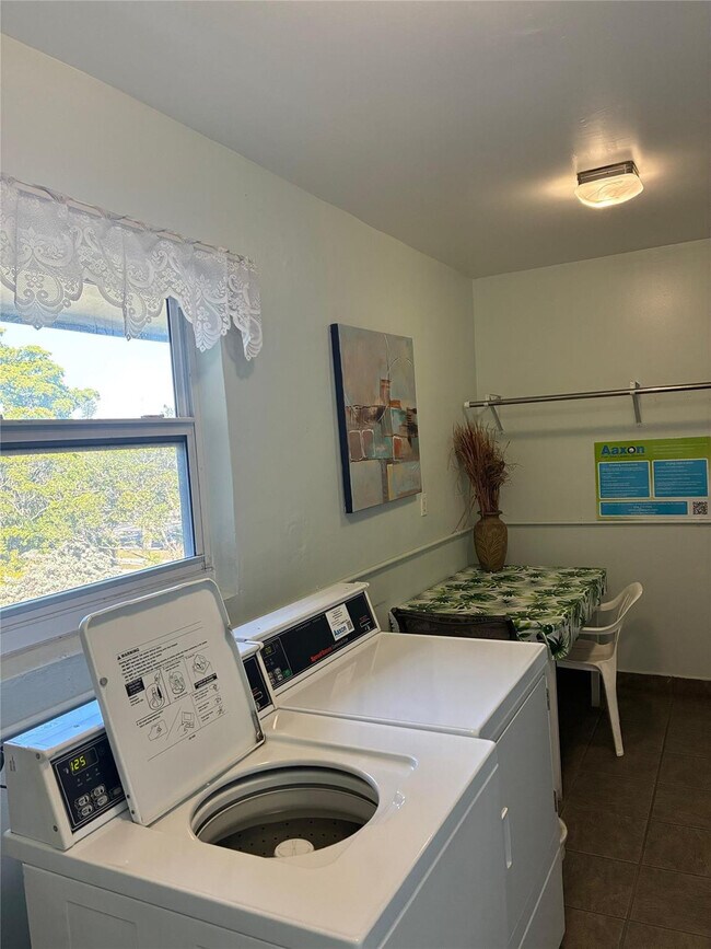 Building Photo - 3531 NW 50th Ave