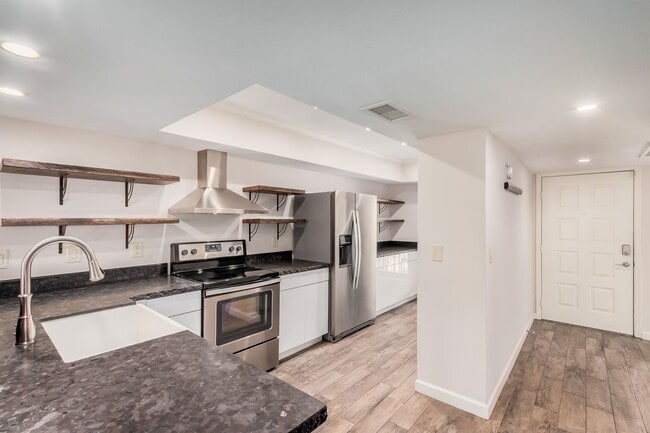 Primary Photo - Stylish 2 Bed, 2 Bath Oasis in the Heart o...