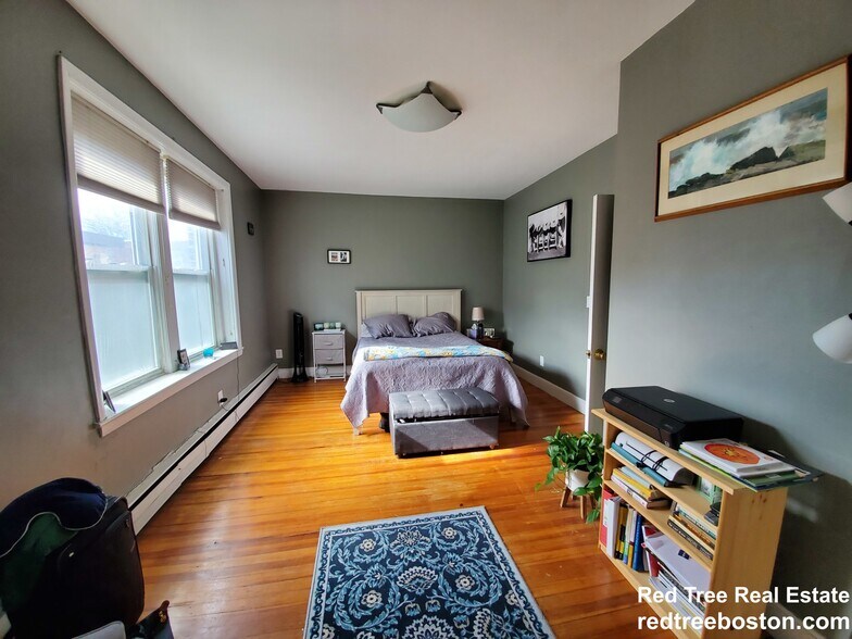 Building Photo - 202 Saint Paul St