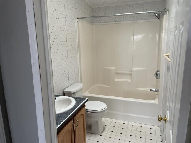 Building Photo - 398 E Hemlock Dr