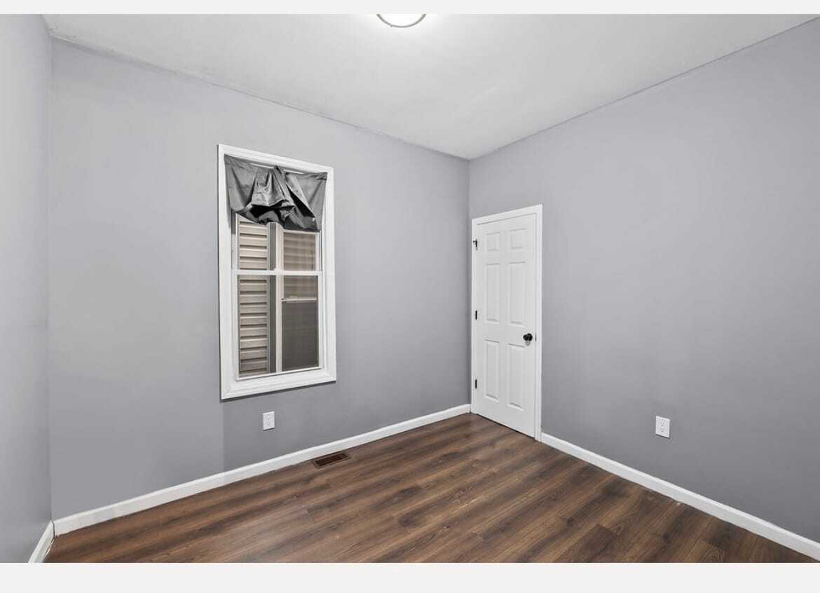 Building Photo - 487 S 17th St