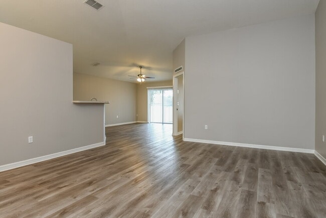 Building Photo - 2406 Foxhollow Rd