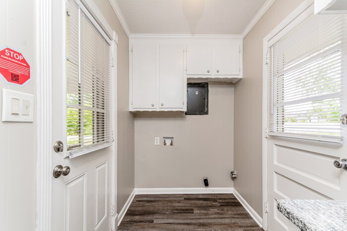 Building Photo - 8609 Lobelia St