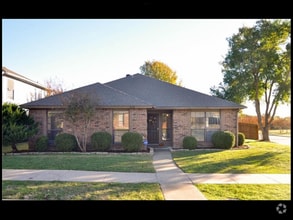 Building Photo - 1620 Fannin Cir