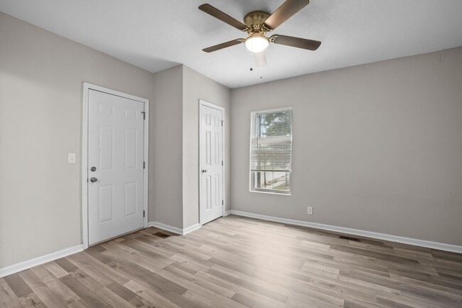 Building Photo - For Rent in Norfolk – Spacious 4 Bedroom H...