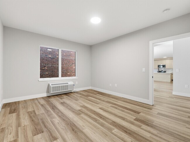 Building Photo - 304 61st St