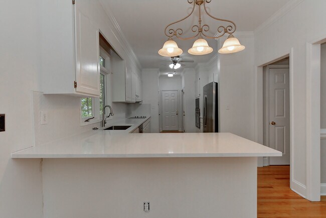 Building Photo - 801 Brightwood Ln
