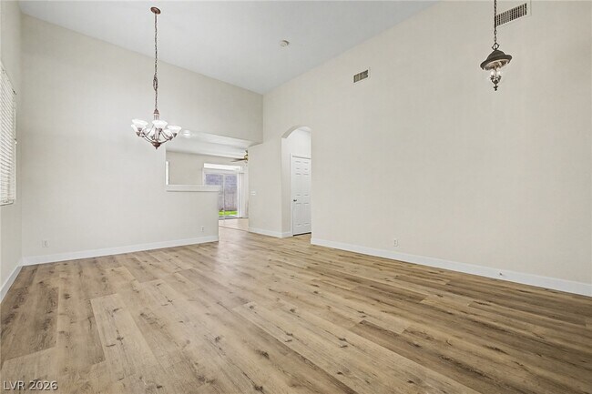 Building Photo - 571 Kavanagh Pl