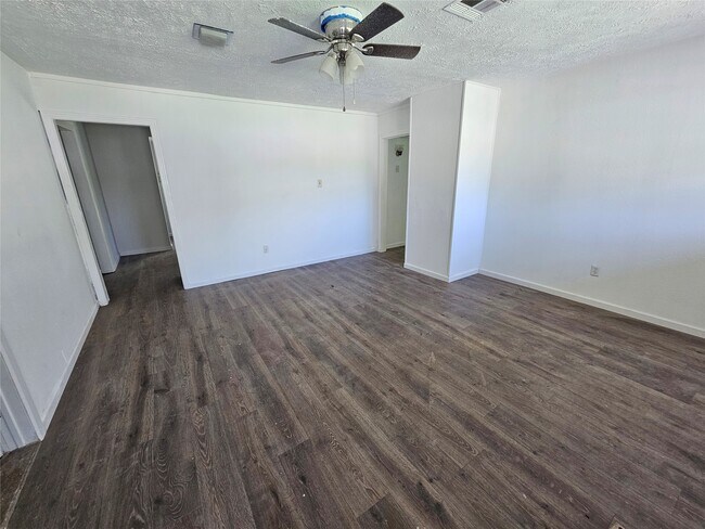 Building Photo - 6018 Beekman Rd