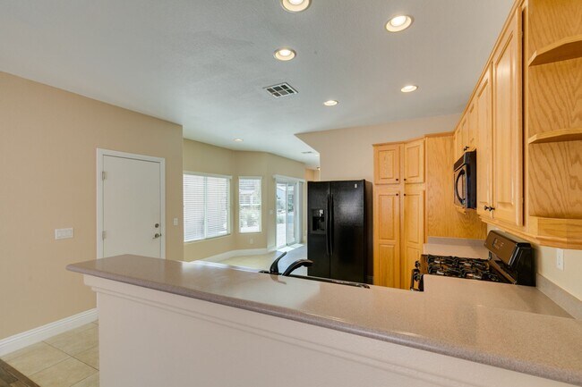 Building Photo - Spacious & Beautiful 3-Bedroom Home in Gat...