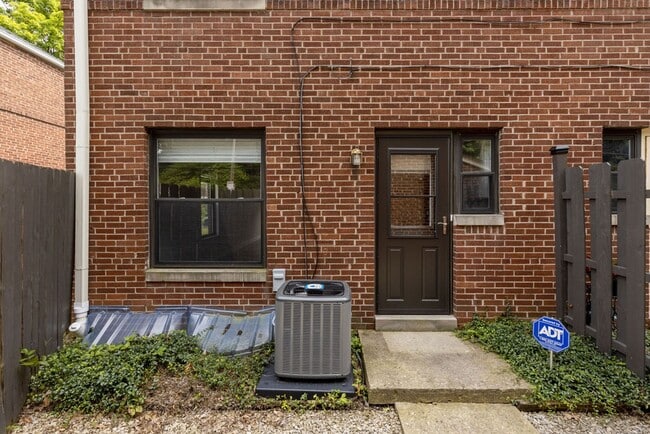Building Photo - 640 Blenheim Rd