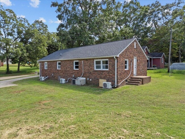 Building Photo - 61 Carver St