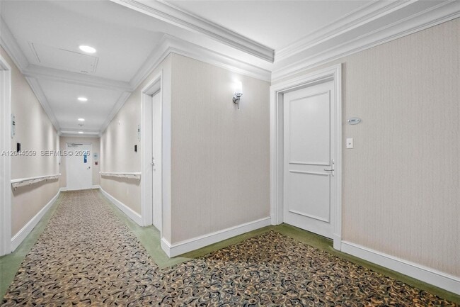 Building Photo - 19900 E Country Club Dr