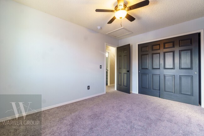 Building Photo - 3750 Oneida Ln