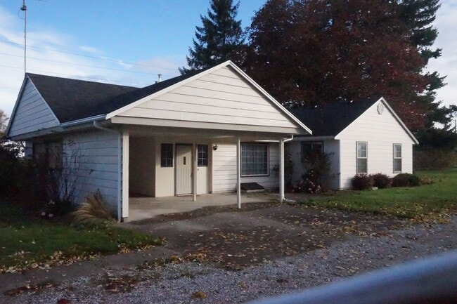 Building Photo - Large lot with room for a garden
