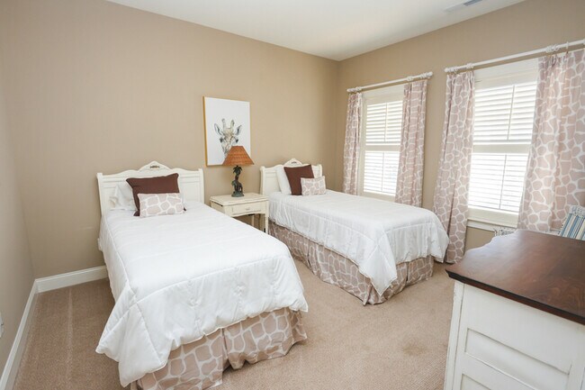 Building Photo - 504 Village Walk Ln