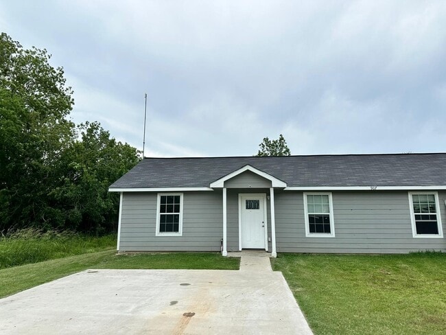 Building Photo - 907 FM 2830