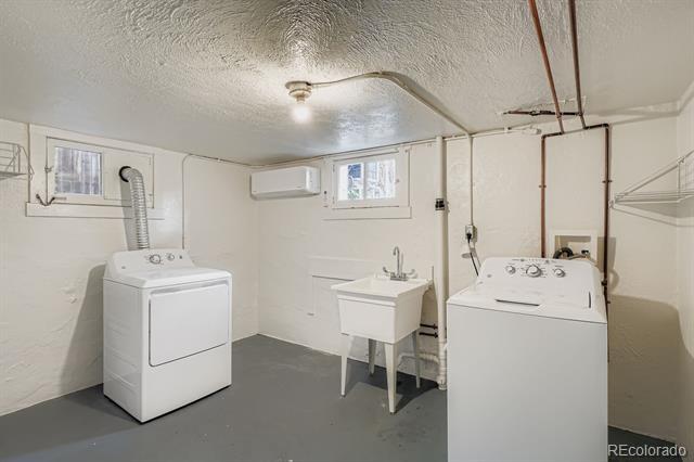 Building Photo - 430 S Corona St