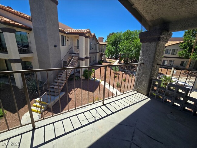 Building Photo - 1575 W Warm Springs Rd