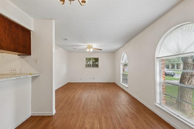 Building Photo - 4713 Sagebrush Trail