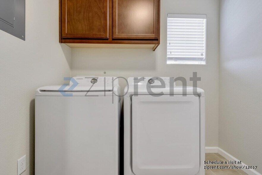 Building Photo - Unit